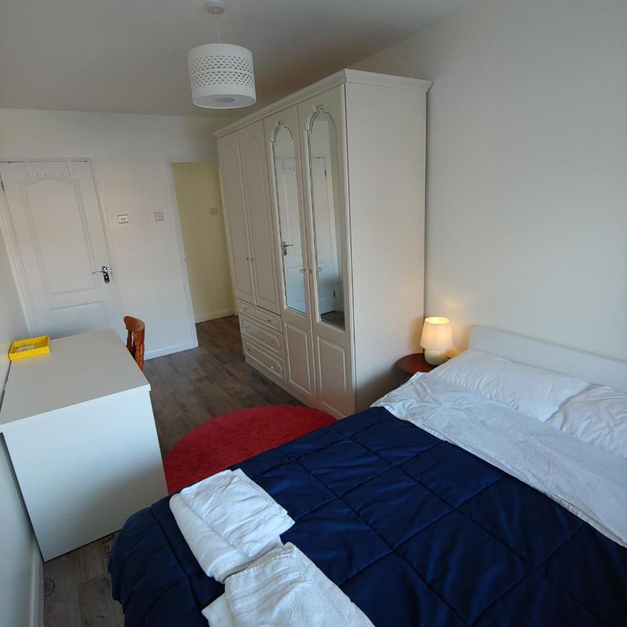 Ensuite Master Bedroom, Private Bathroom, Inside Family Home, Walking Distance To Harry Potter 沃特福德 外观 照片