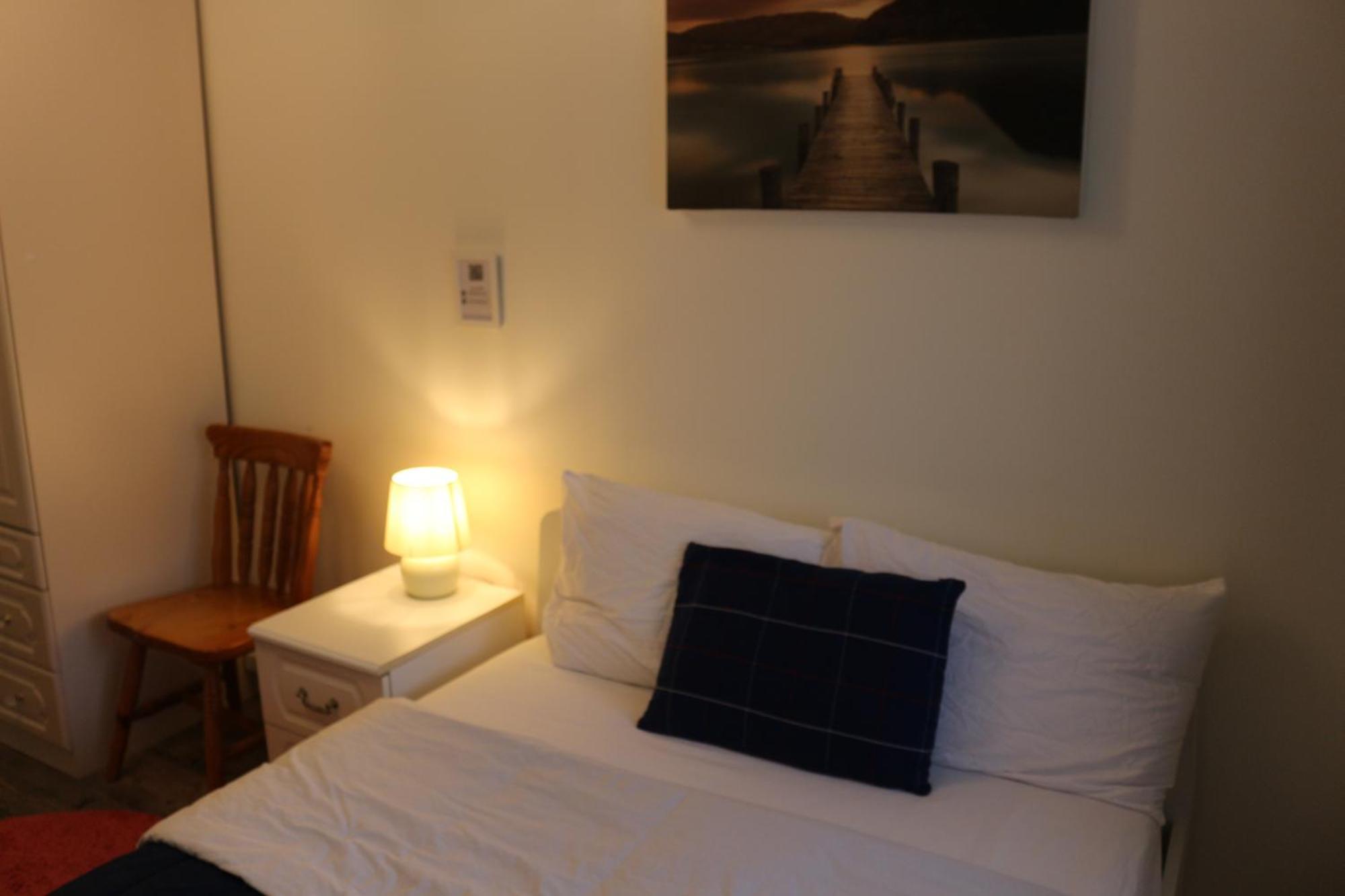 Ensuite Master Bedroom, Private Bathroom, Inside Family Home, Walking Distance To Harry Potter 沃特福德 外观 照片